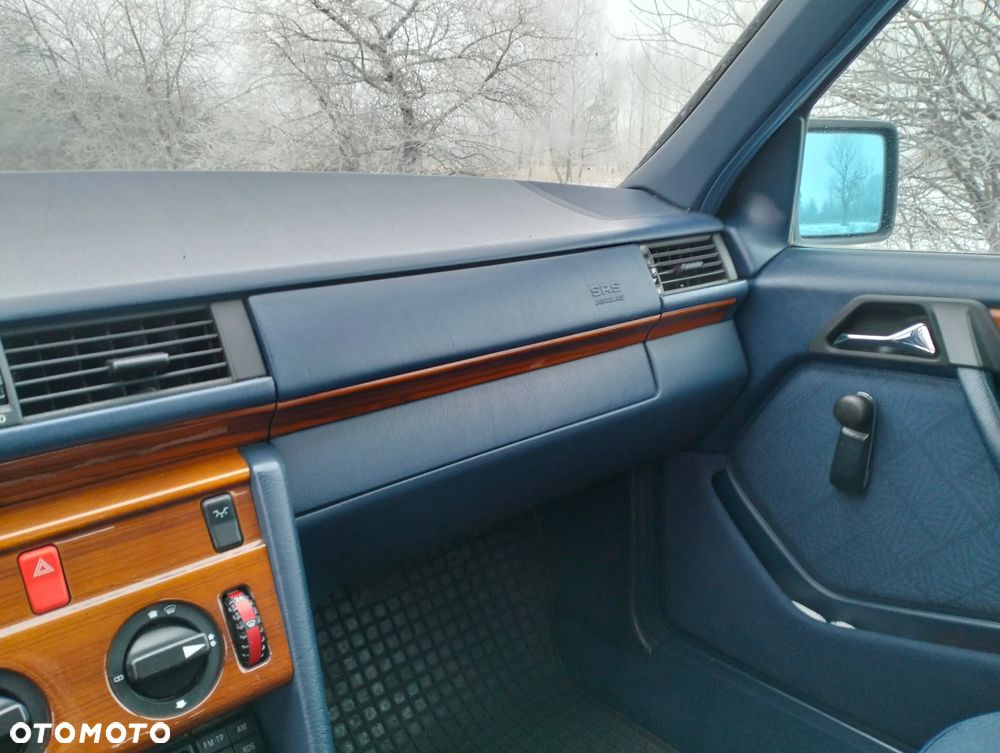 Mercedes-Benz Klasa E 200 T - 21