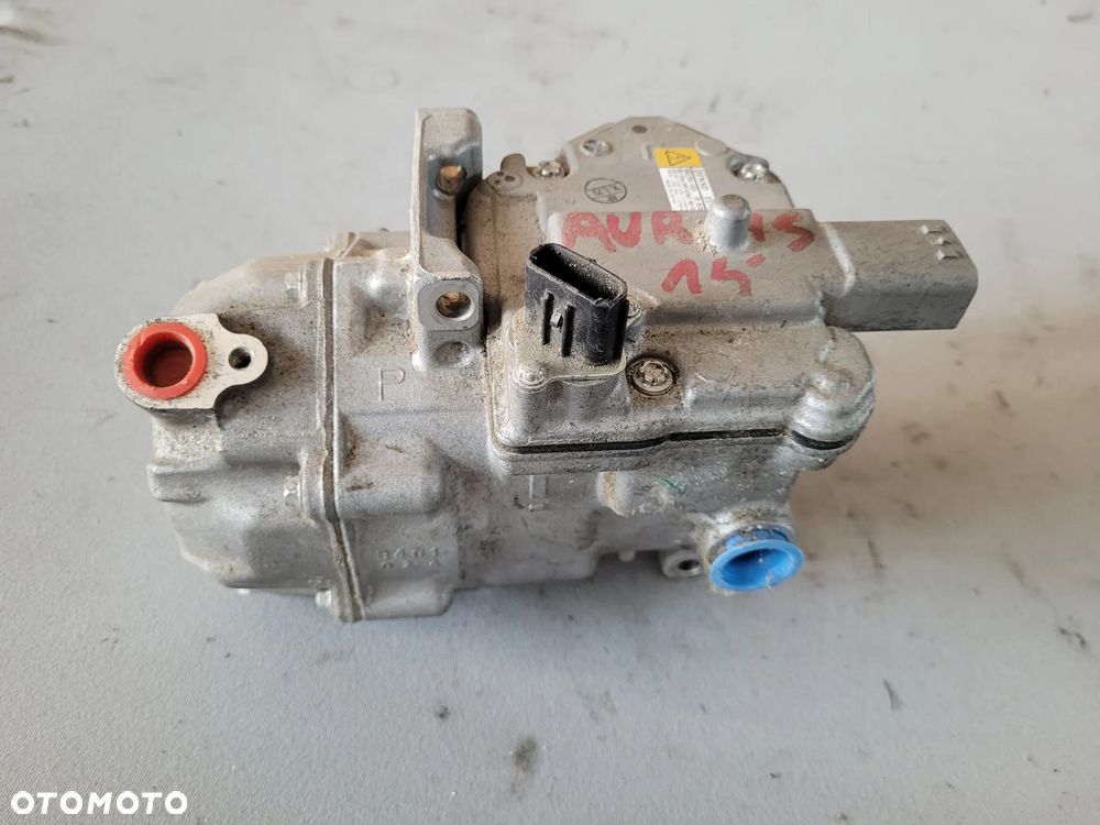 Sprężarka kompresor klimatyzacji Toyota Auris II 1,8 HSD 042200-1031 - 3