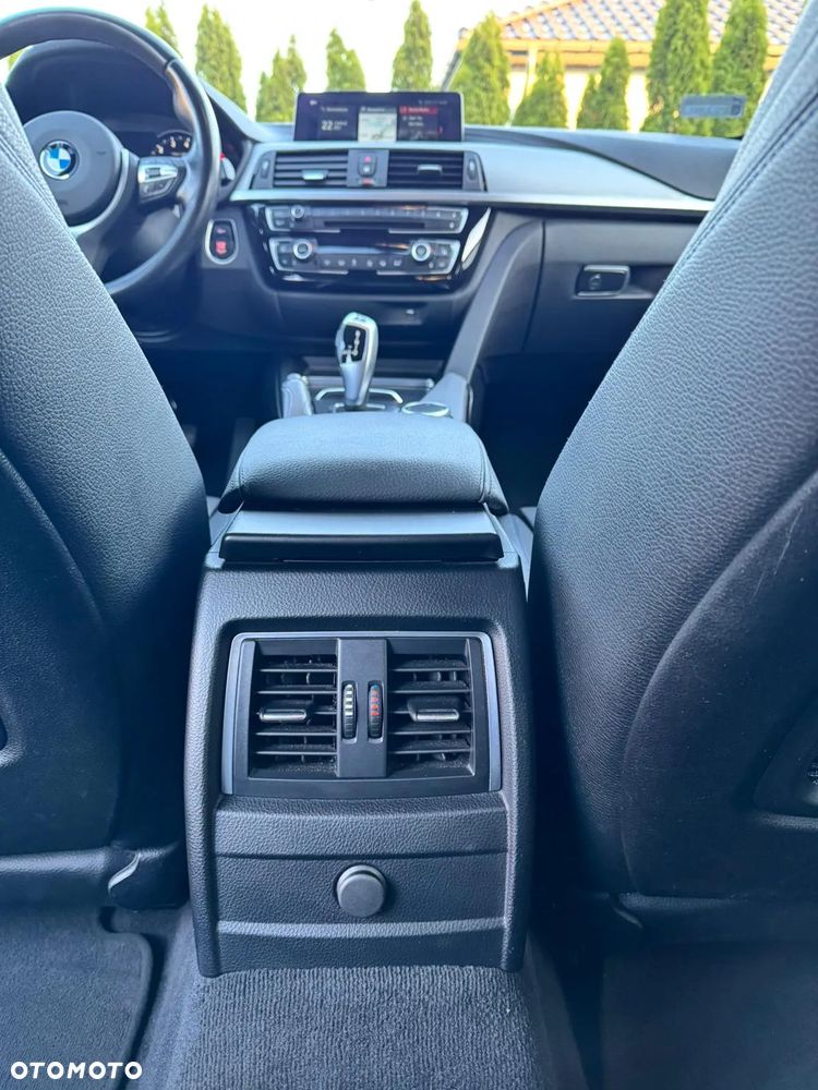 BMW Seria 3 330i xDrive M Sport Shadow - 17