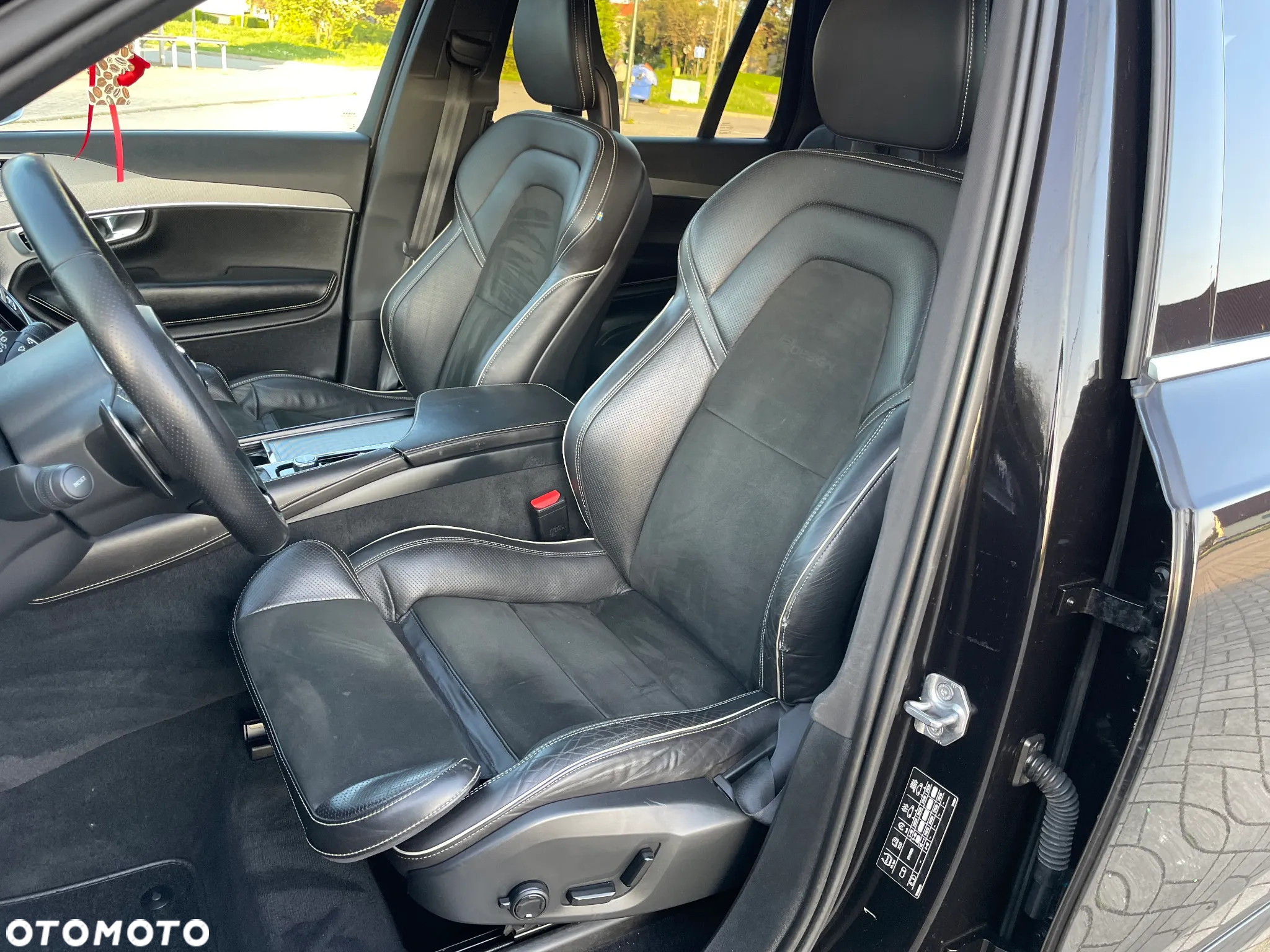 Volvo XC 90 D5 AWD R-Design - 10