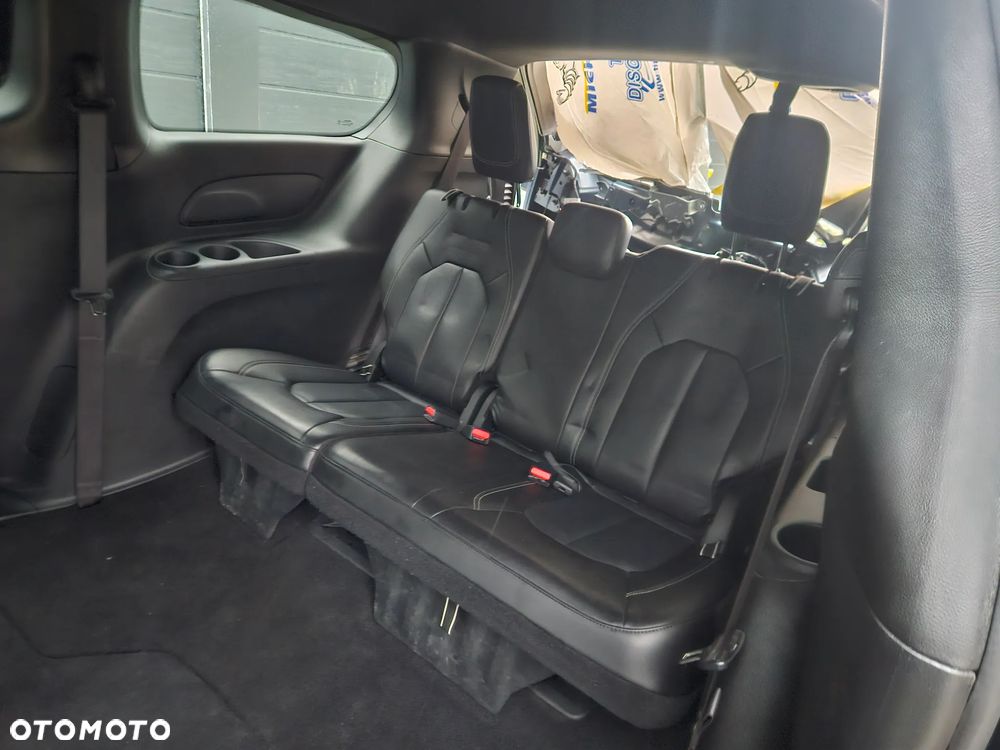 Chrysler Pacifica - 11