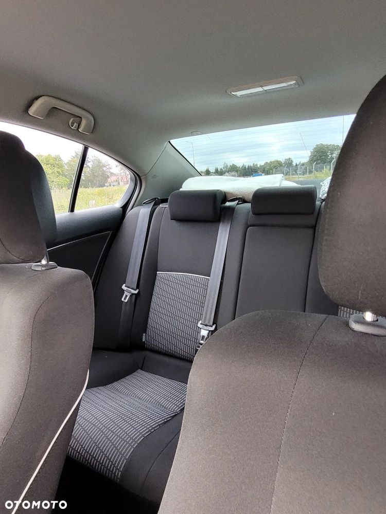 Toyota Avensis 1.8 Sol MS - 28