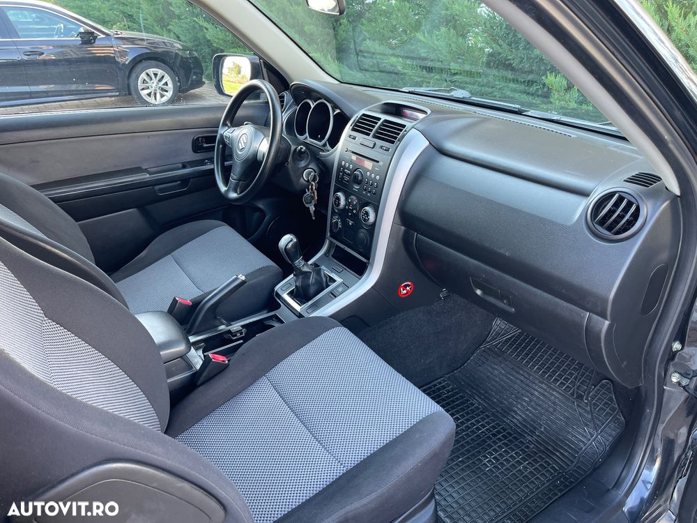 Suzuki Grand Vitara 1.9 DDiS Comfort - 14