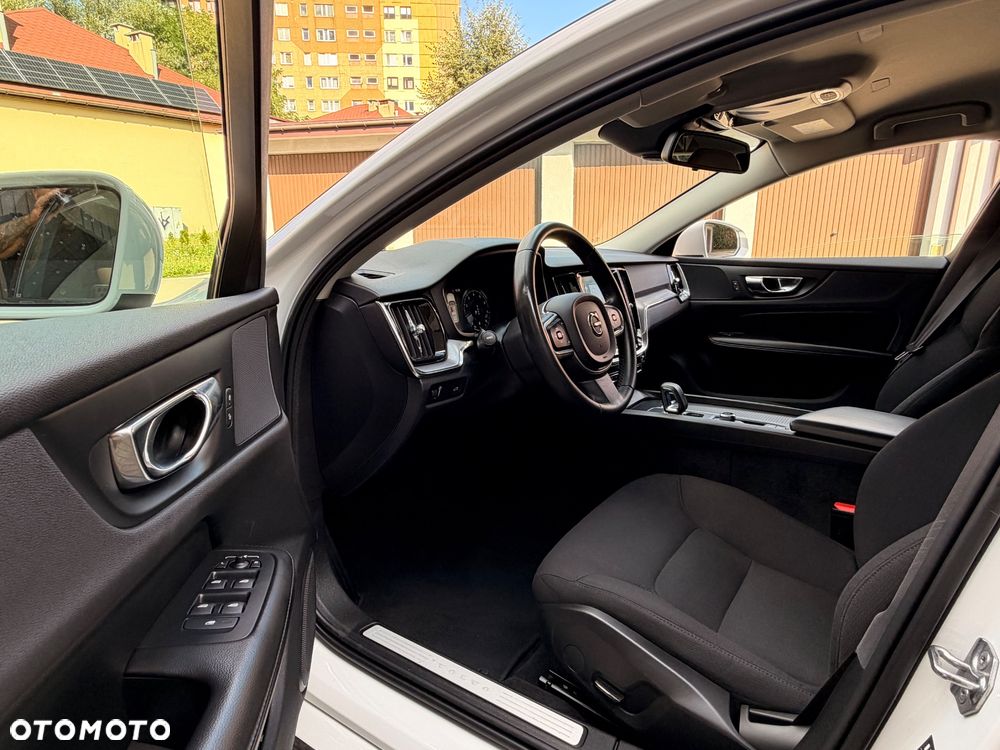 Volvo V60 B3 B DKG Momentum Pro - 10