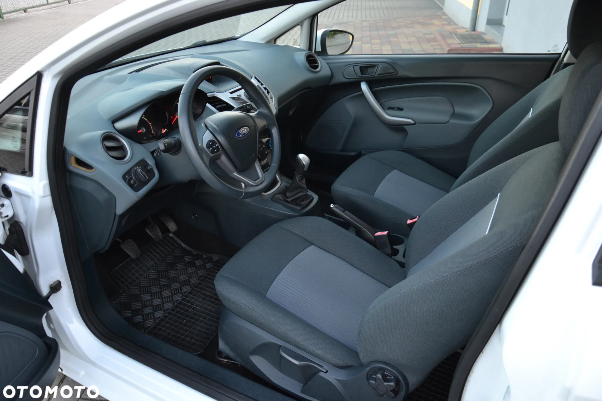 Ford Fiesta 1.6 TDCI Ambiente - 16