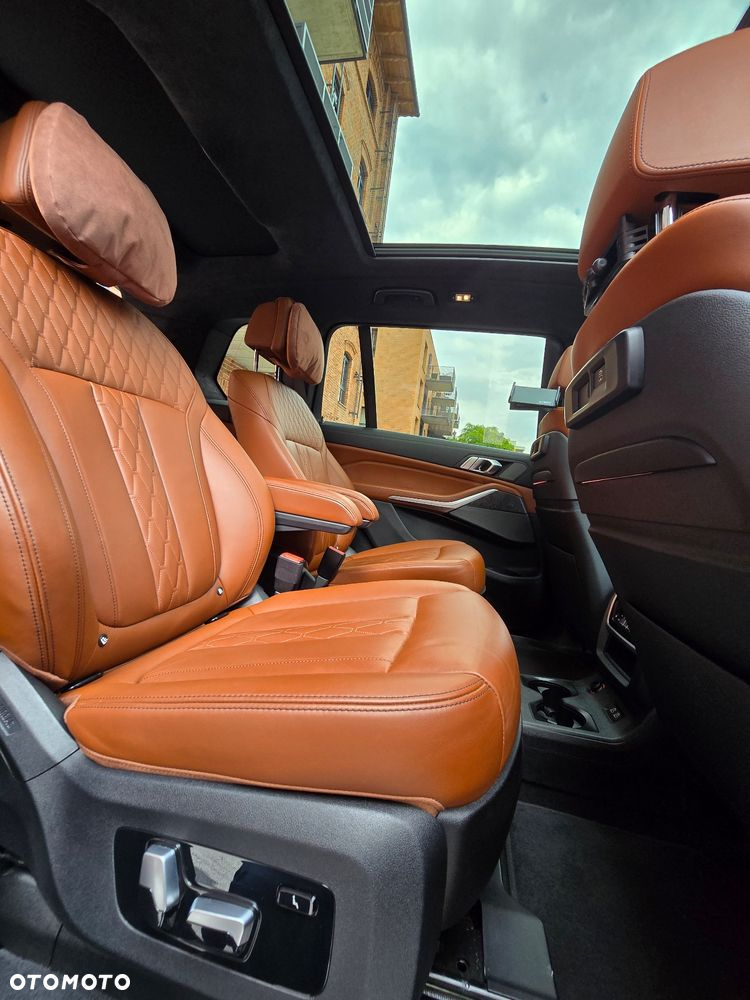 BMW X7 - 7