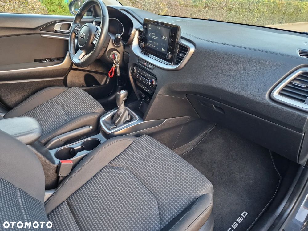 Kia Ceed - 31