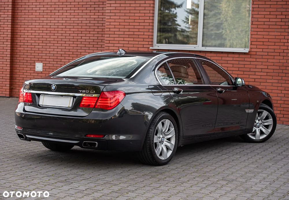 BMW Seria 7 750Li - 13