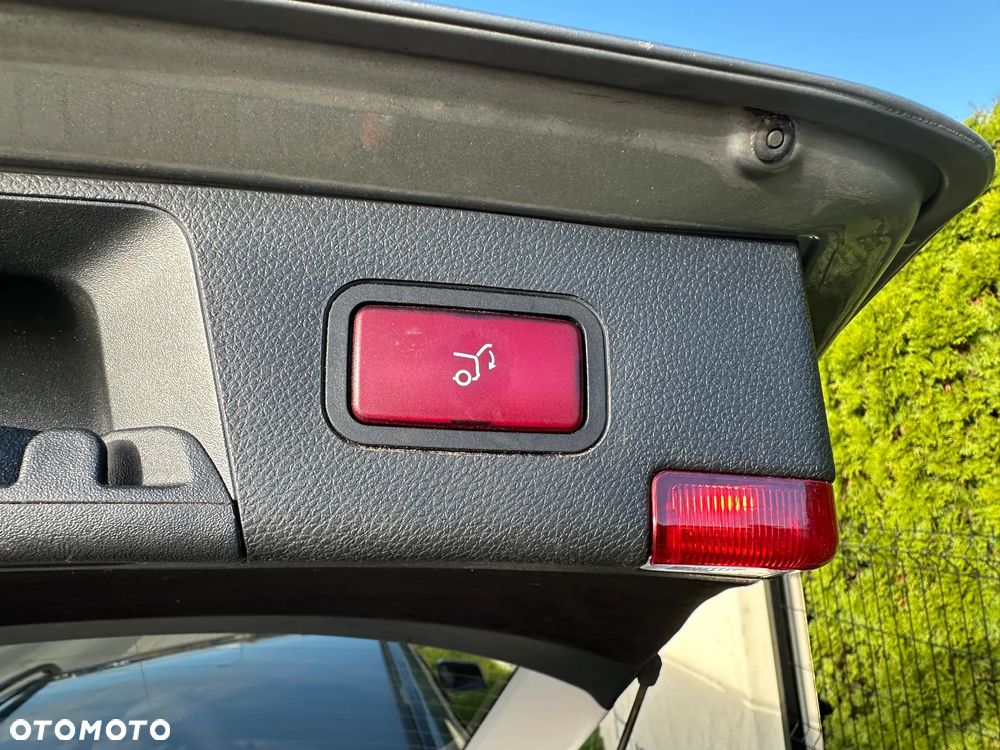 Mercedes-Benz Klasa C 180 T BlueEFFICIENCY 7G-TRONIC - 9