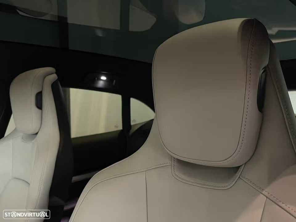 Porsche Taycan Cross Turismo 4 - 35