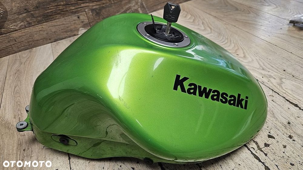 Zbiornik Paliwa Bak korek wlewu klucz Kawasaki ER6 / ER-6 - 2