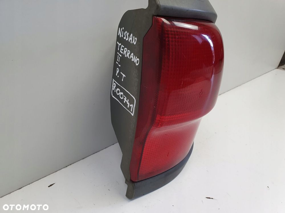 LAMPA PRAWA Nissan Terrano II lift 01-07r TYLNA prawy tył pasażera - 3