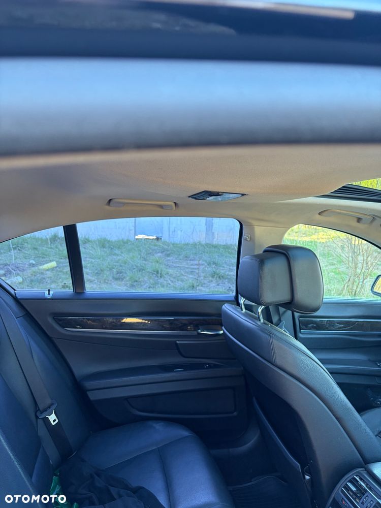 BMW Seria 7 740i - 10
