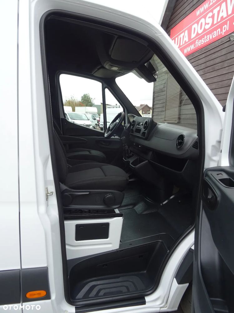 Mercedes-Benz SPRINTER - 15