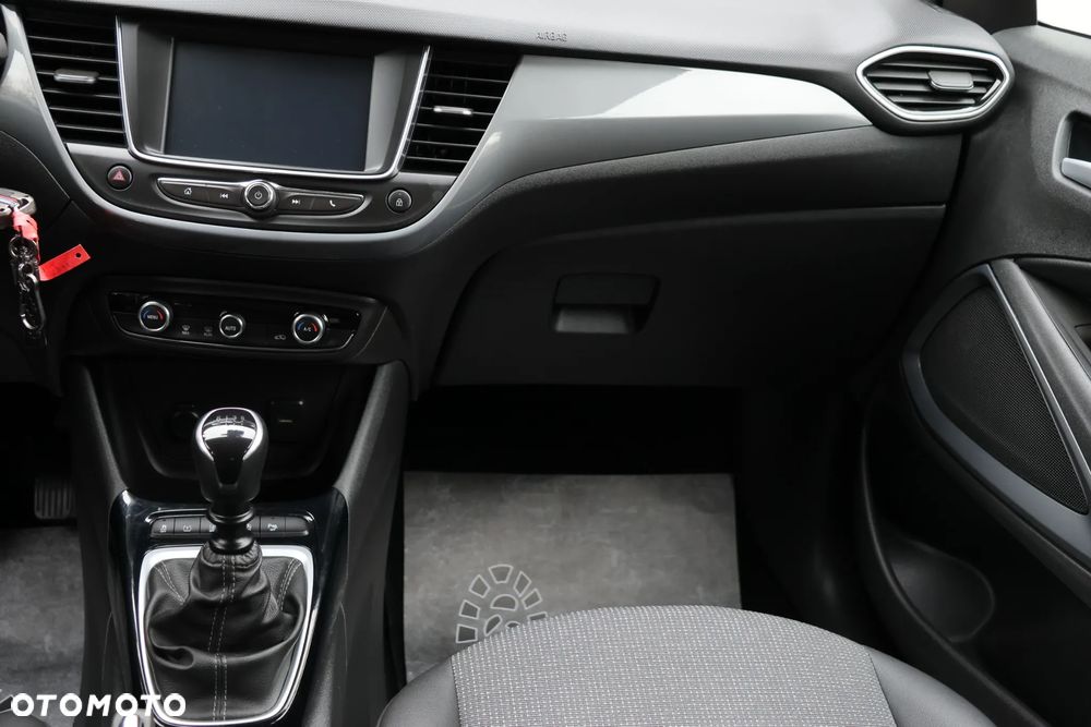 Opel Crossland X 1.2 T Design Line S&S - 23