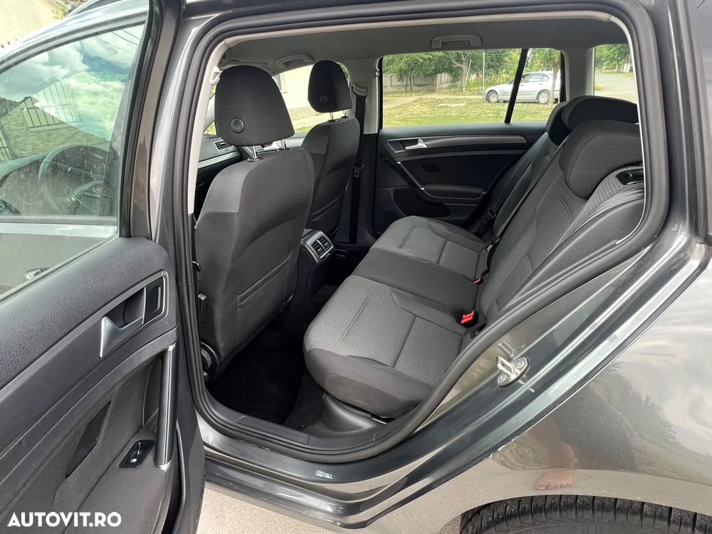 Volkswagen Golf - 8