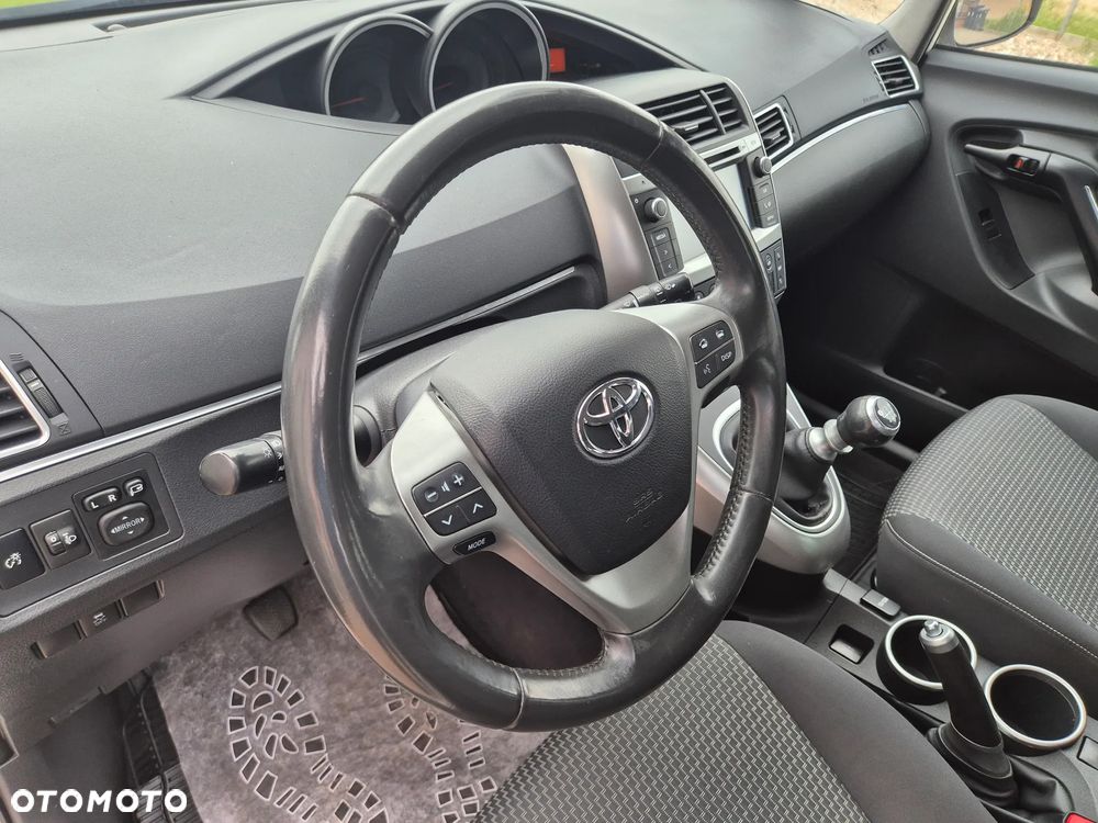 Toyota Verso 1.6 D-4D Premium - 24