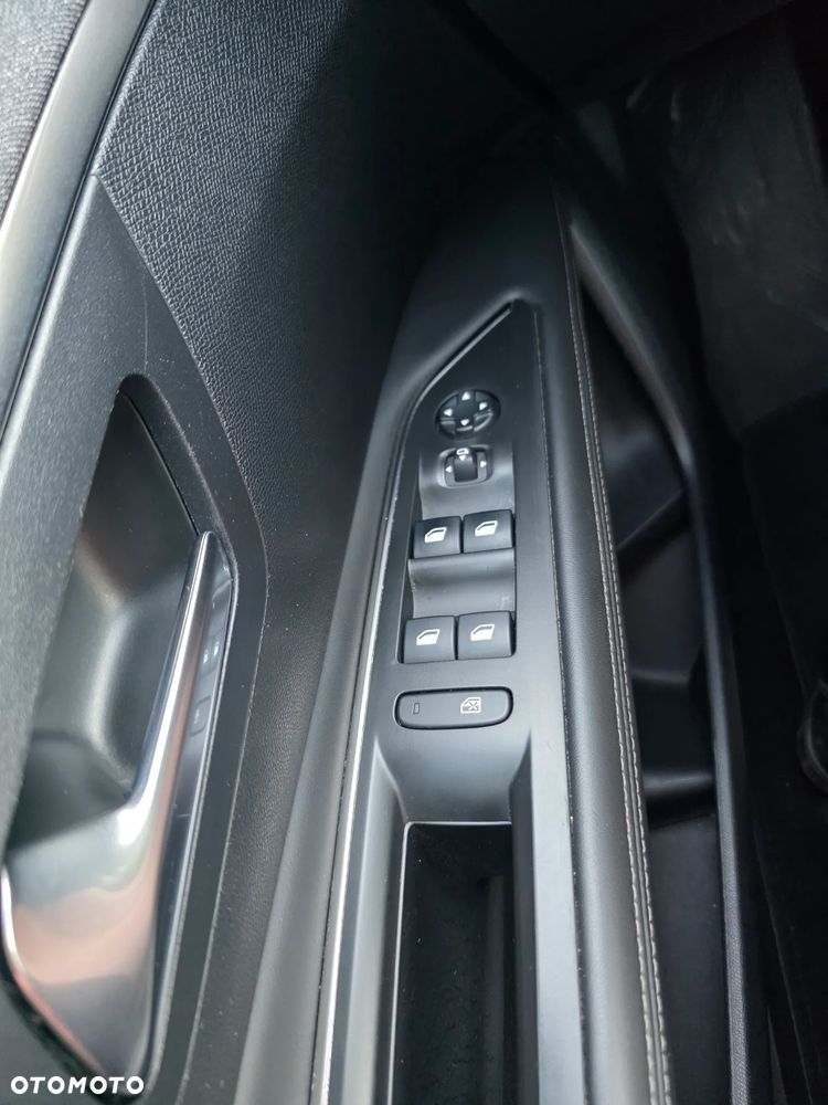 Peugeot 3008 1.6 BlueHDi Allure S&S EAT6 - 25