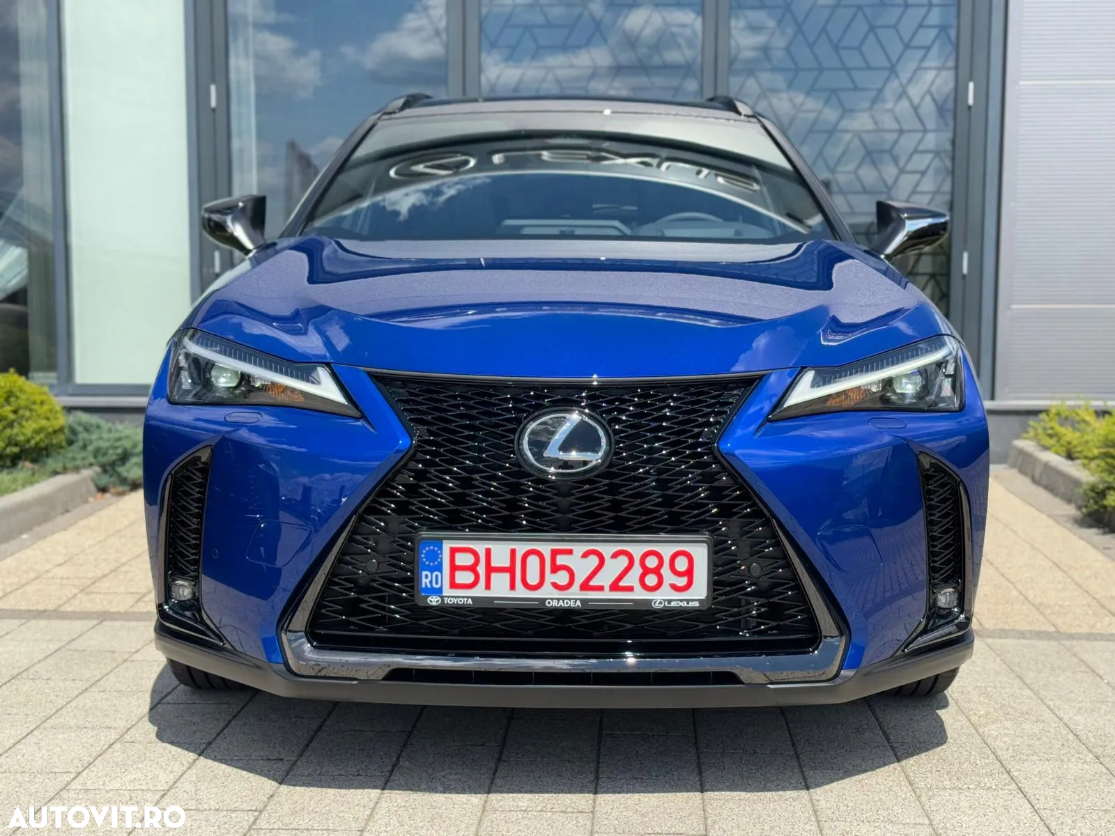 Lexus UX 300h FWD CVT HEV F Sport Design - 4