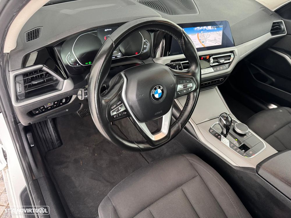BMW 330 e Touring Line Sport Auto - 8