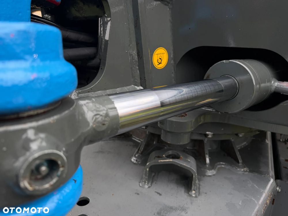 Wacker Neuson 6503 Koparka Kołowa 7ton. Nowe Podwójne Opony z felgami dodatkowe! Niski Przebieg. Maszyna w Bardzo ładnym Stanie. Pochodzi z Komuny Norweskiej. Silnik YANMAR 65KM. Zero luzów wycieków 2 łyżki Okazja. Maszyna pracowała sporadycznie przy lekkich pracach publicznych. Zero zużycia. Dekra 2026r Dokumentacja. Stabilizatory. Zamki na tłokach. 3 sekcje Hydrauliczne. Szybka wolna Jazda. Silnik YANMAR - 18