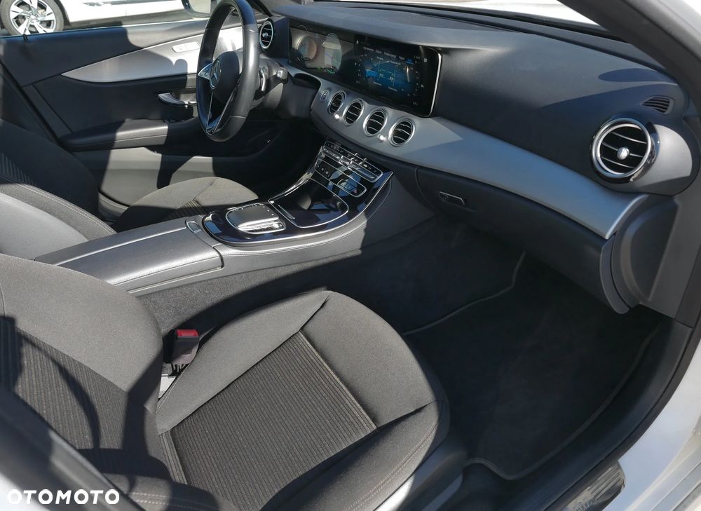 Mercedes-Benz Klasa E 300 de 9G-TRONIC - 26