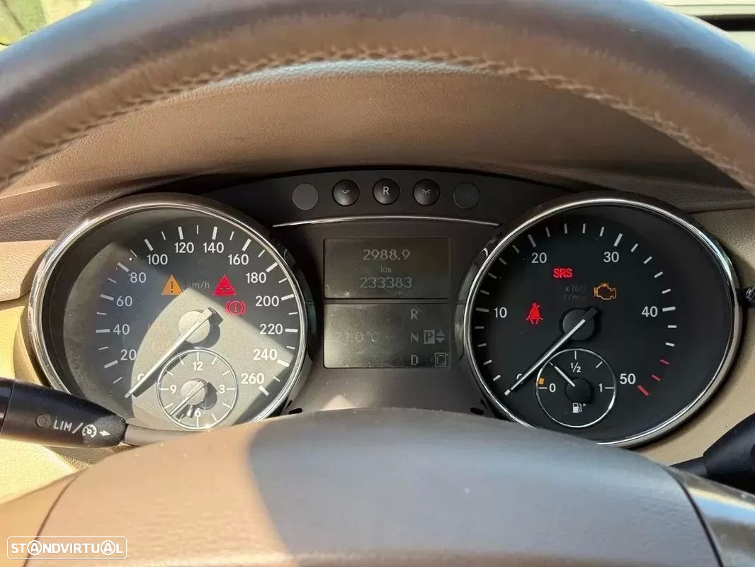Mercedes-Benz 320 - 23