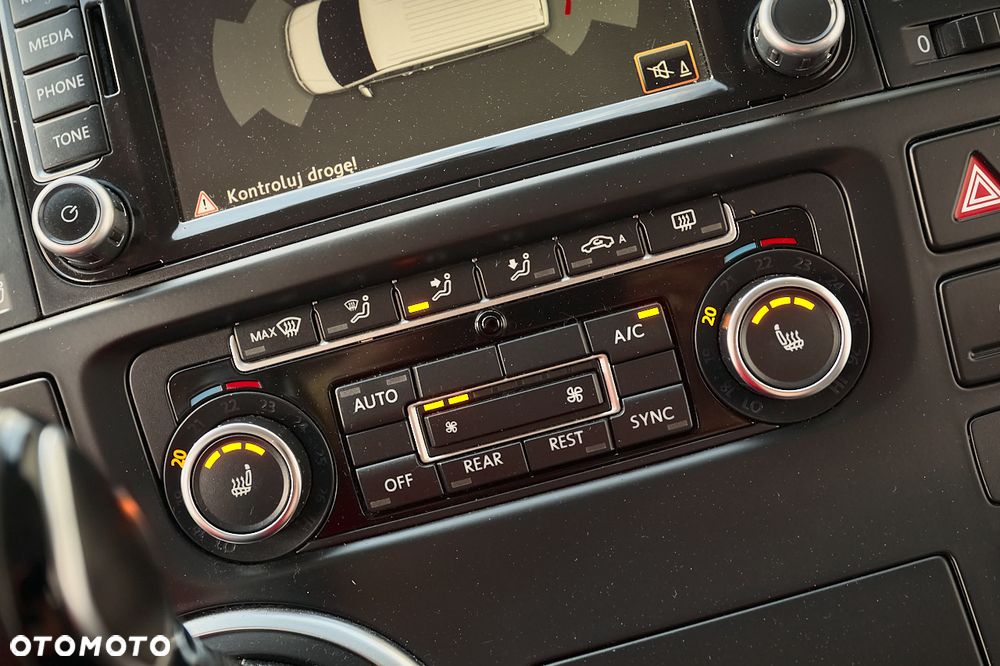 Volkswagen Multivan - 31