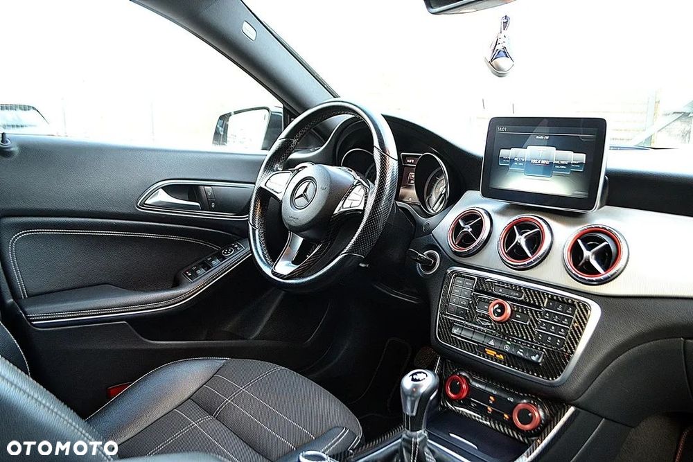 Mercedes-Benz CLA 200 Peak Edition - 19