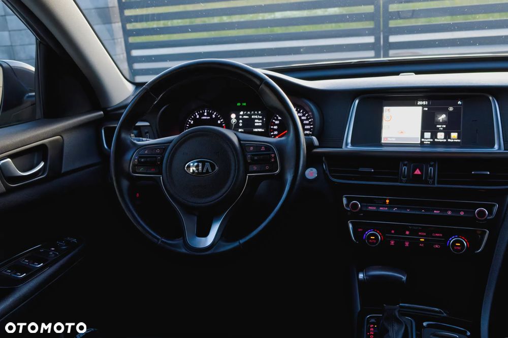 Kia Optima 2.0 L - 11