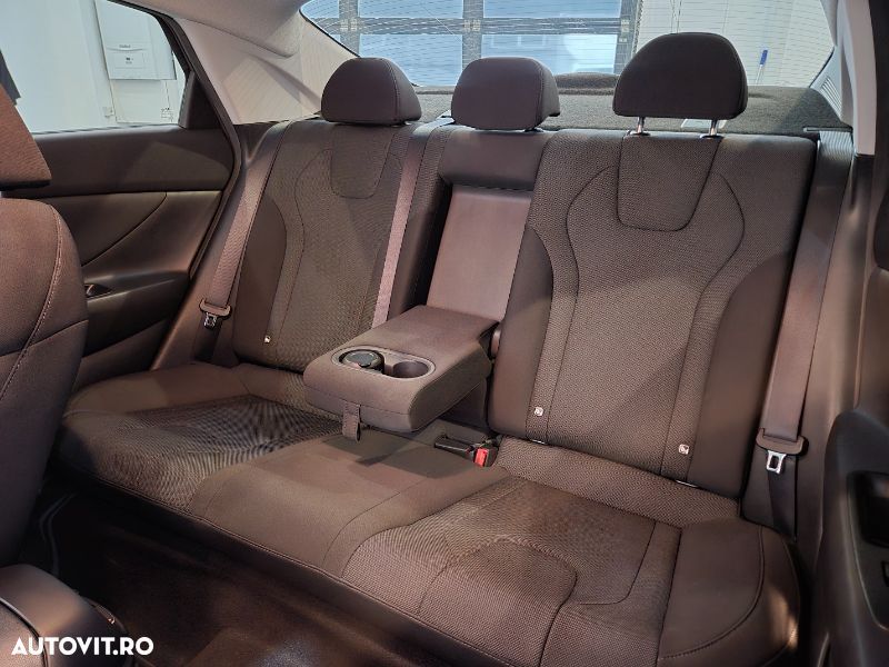 Hyundai Elantra 1.6 l 123 CP CVT Exclusive - 13