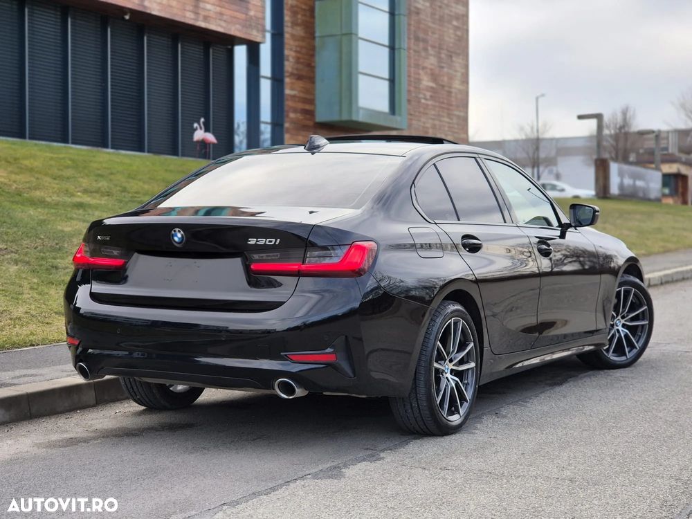 BMW Seria 3 330i AT Sport Line - 3