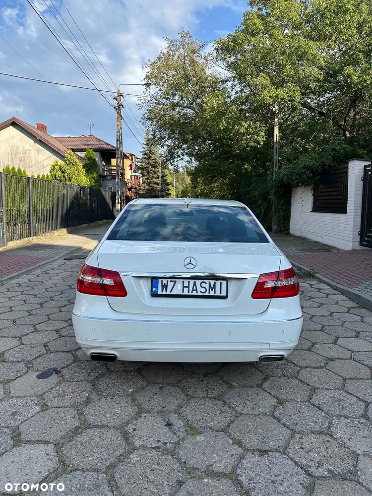 Mercedes-Benz Klasa E 200 CGI BlueEFFICIENCY 7G-TRONIC Avantgarde - 5