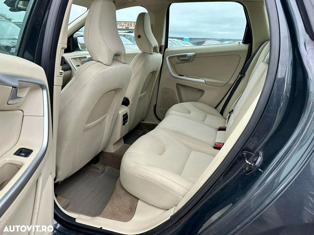 Volvo XC 60 D5 AWD Aut. Momentum - 6