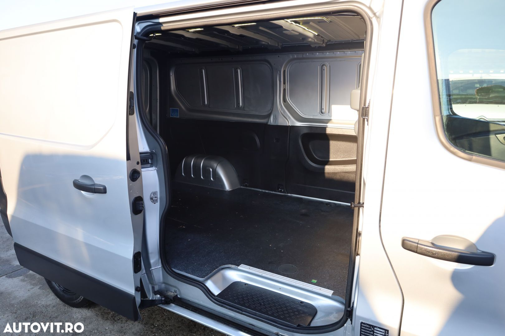 Opel Vivaro - 11