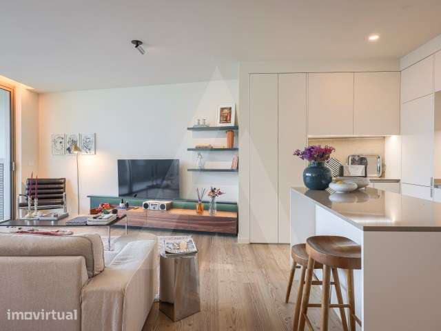 Apartamento T2 com lugar de garagem e varanda no centro de Aveiro - Grande imagem: 3/28