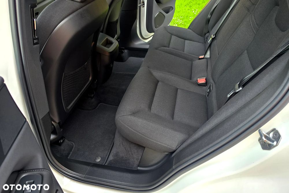 Volvo XC 60 B4 B Momentum Pro - 26