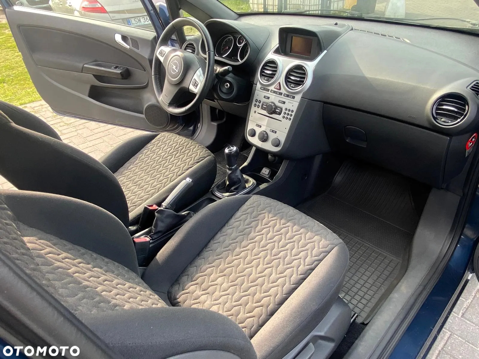 Opel Corsa 1.2 16V Edition / Active - 12
