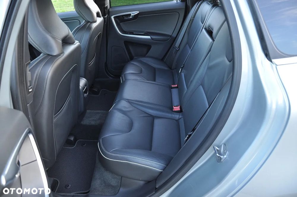 Volvo XC 60 D4 AWD Geartronic Summum - 25
