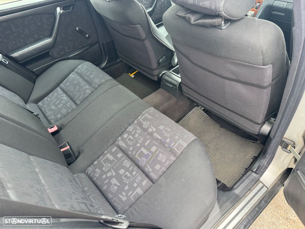 Mercedes-Benz C 220 D Elegance - 29