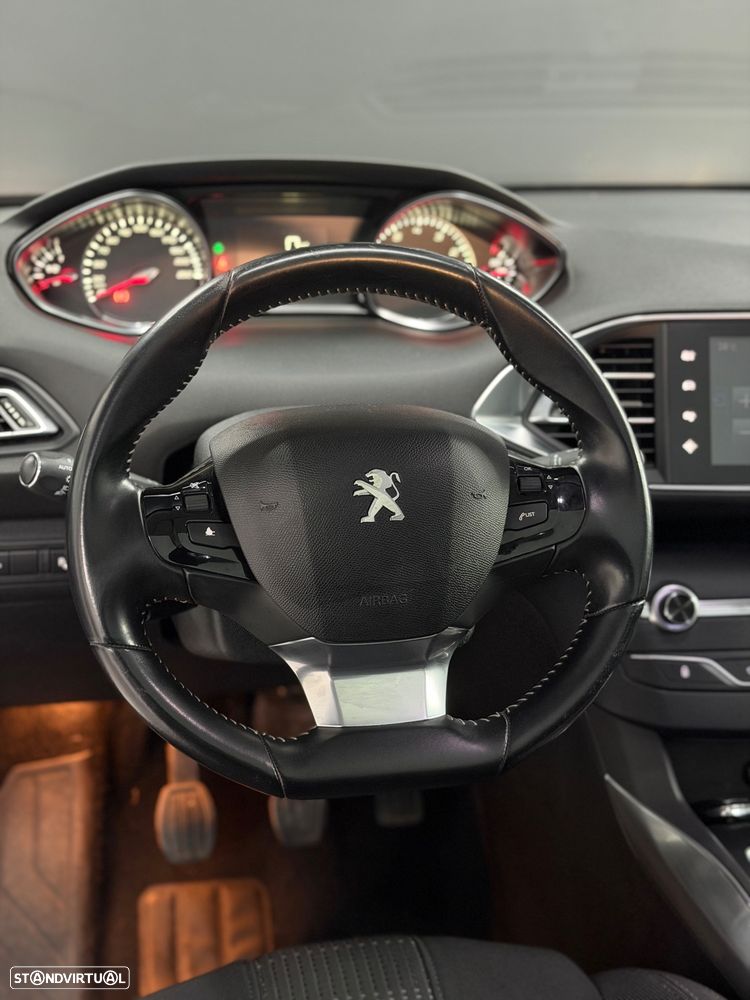 Peugeot 308 1.2 PureTech Business Line - 32