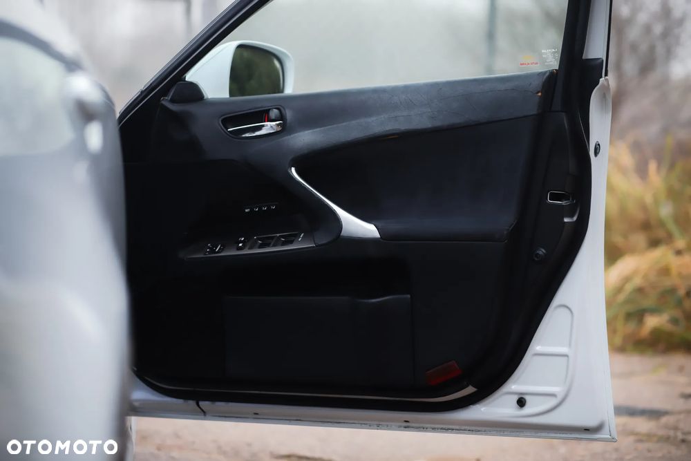 Lexus IS - 13