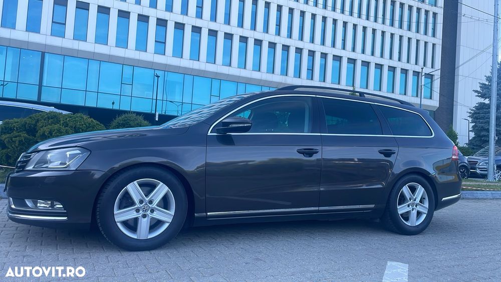 Volkswagen Passat - 1
