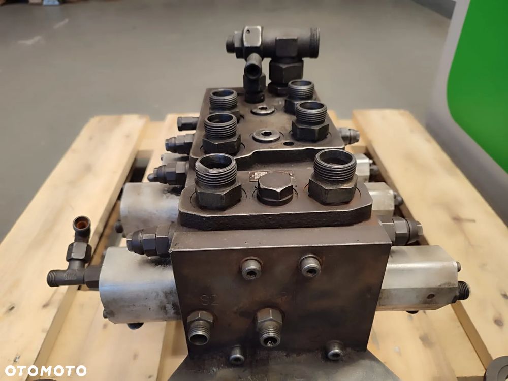 Rozdzielacz hydrauliczny R901355082 LIEBHERR 616062 - 8