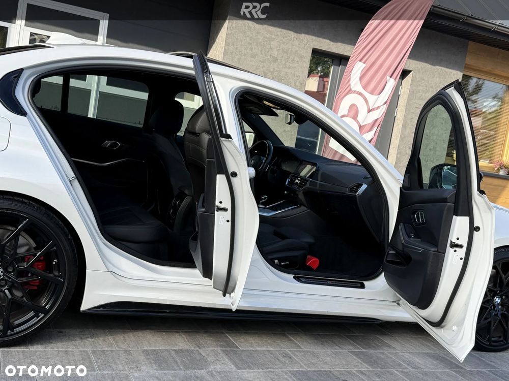 BMW Seria 3 330i M Sport - 25