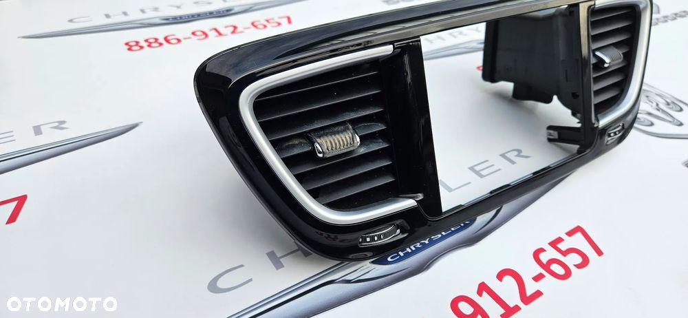Chrysler Pacifica 2016- Ramka wyświetlacza radia Dekor Kratki środkowe nawiewu - 3