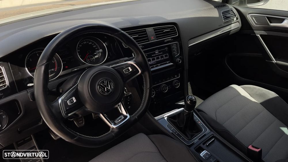 VW Golf 2.0 TDI Highline - 4