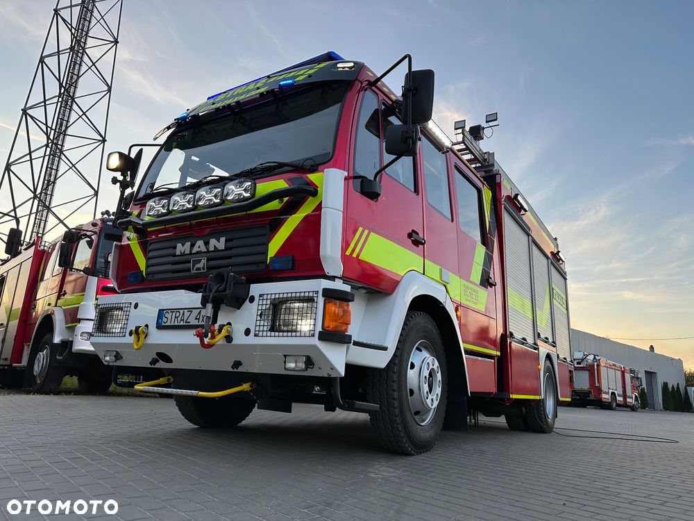 MAN Straż pożarna, Pojazd pożarniczy, Wóz strażacki MAN L80 GBA 3000l wody, reduktor, maszt oświetleniowy, wysokie kąty natarcia, wyciągarka, CNBOP - 1