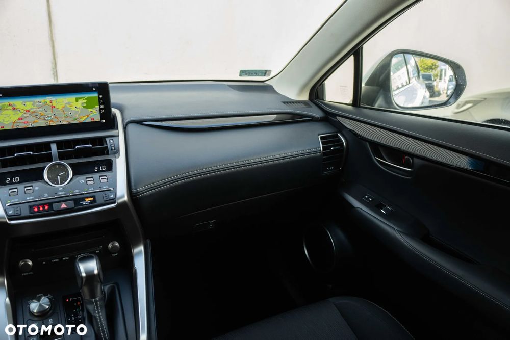 Lexus NX 300h Business Edition AWD - 19