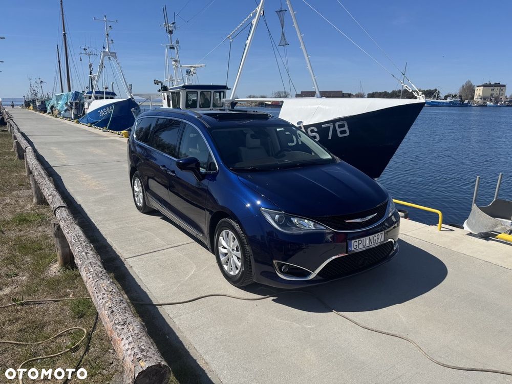 Chrysler Pacifica - 19